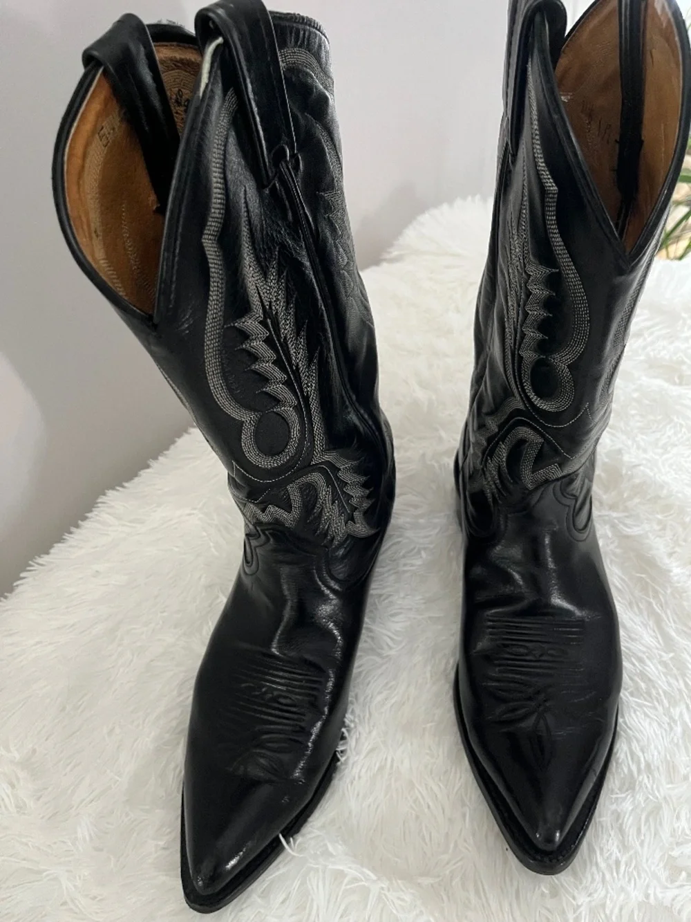 Tony Lama Style 2916 Black White Embroidered Cowboy Boots Pointed Toes Size 8.5